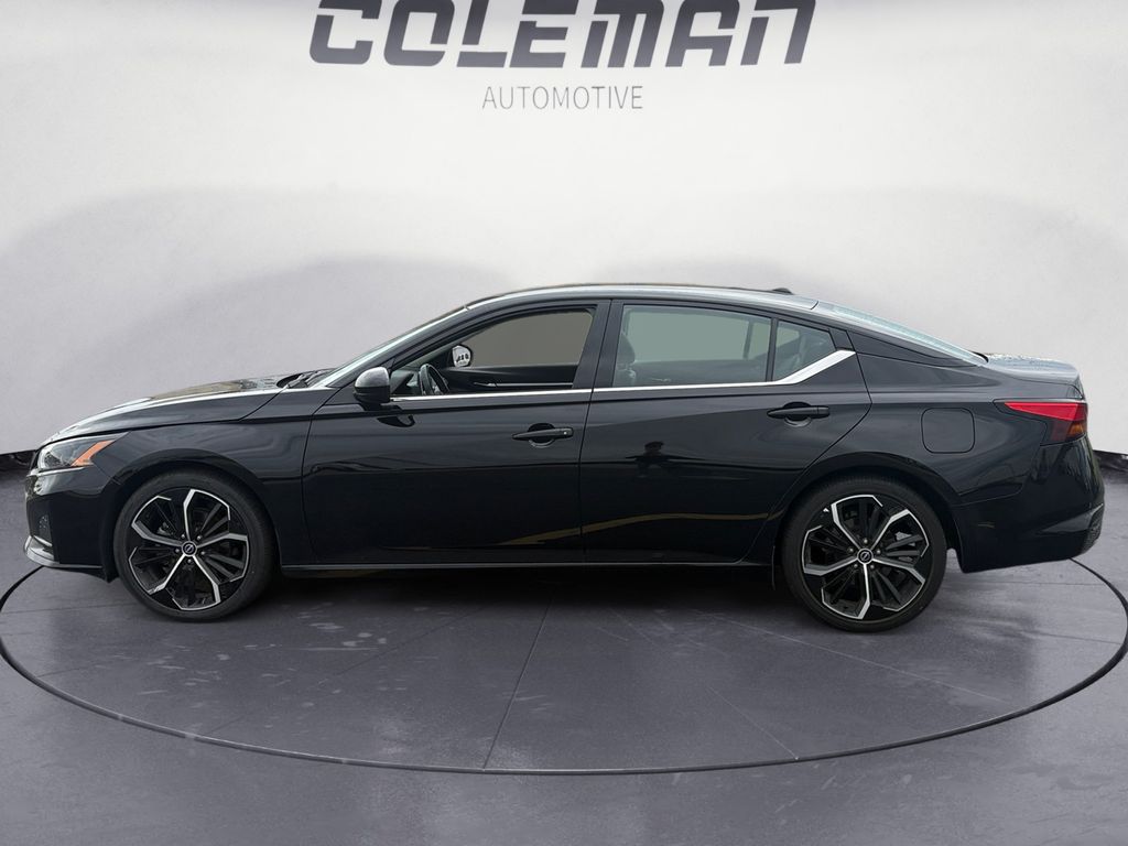 2024 Nissan Altima 2.5 SR photo 2