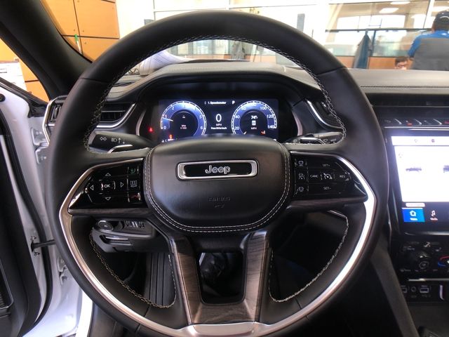 2024 Jeep Grand Cherokee Overland photo 11
