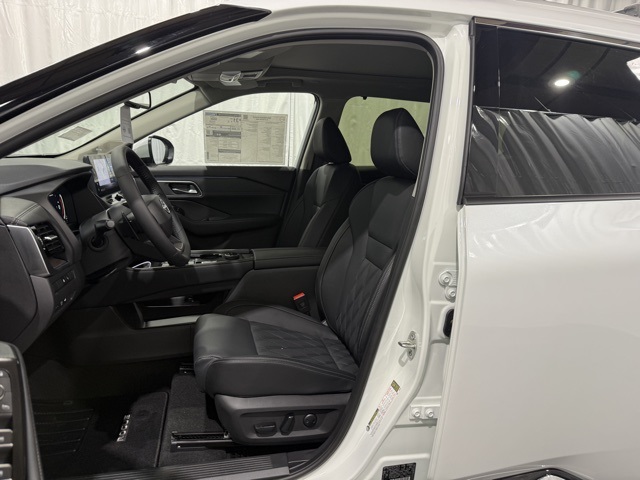 2026 Nissan Rogue Platinum photo 5