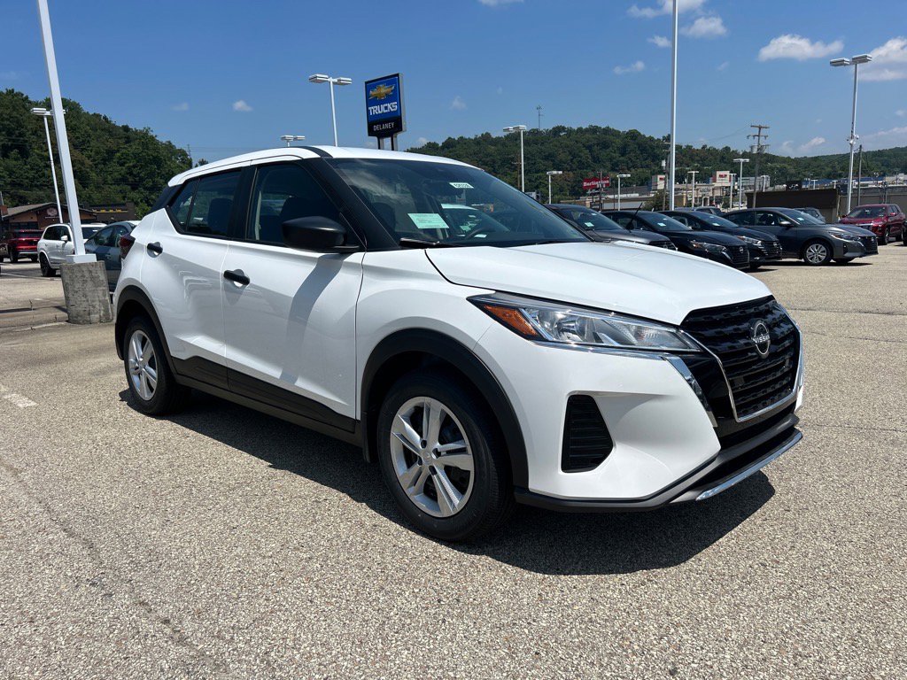 2025 Nissan KICKS PLAY Base's photo