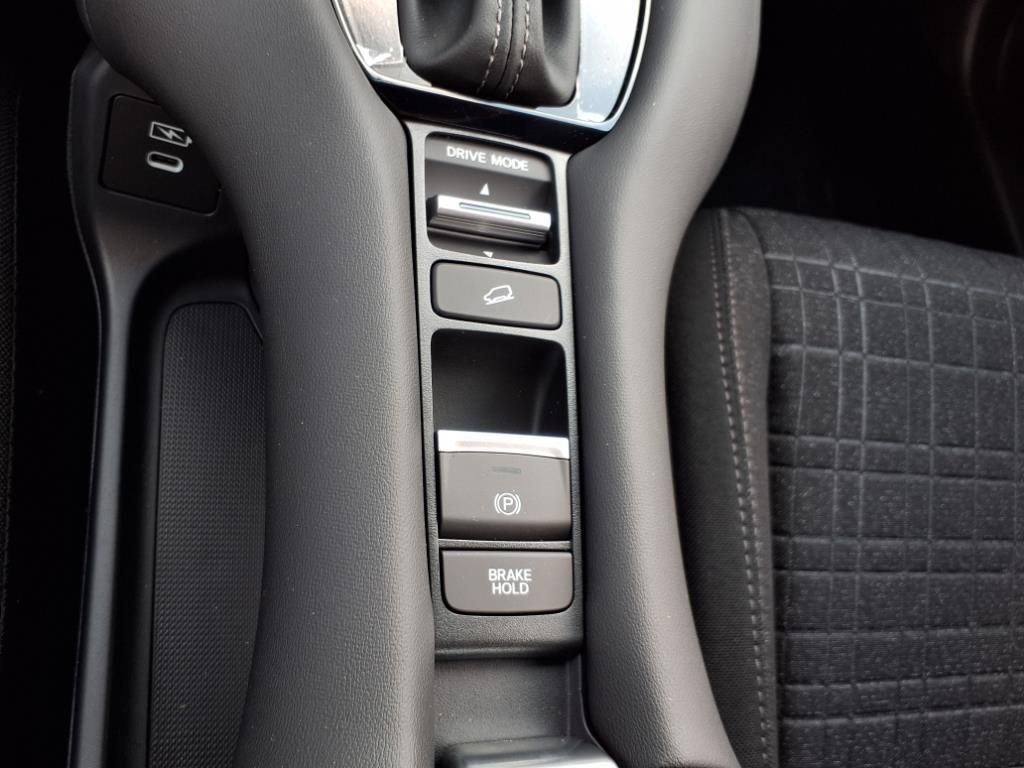 2026 Honda HR-V LX photo 24