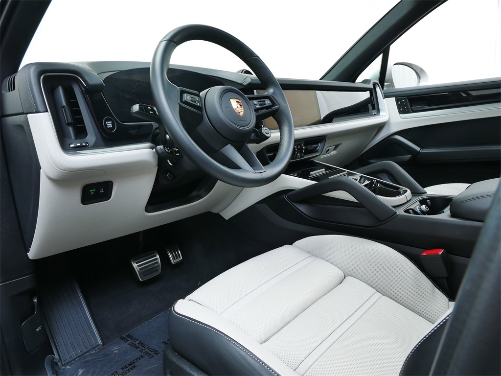 2024 Porsche Cayenne S photo 4