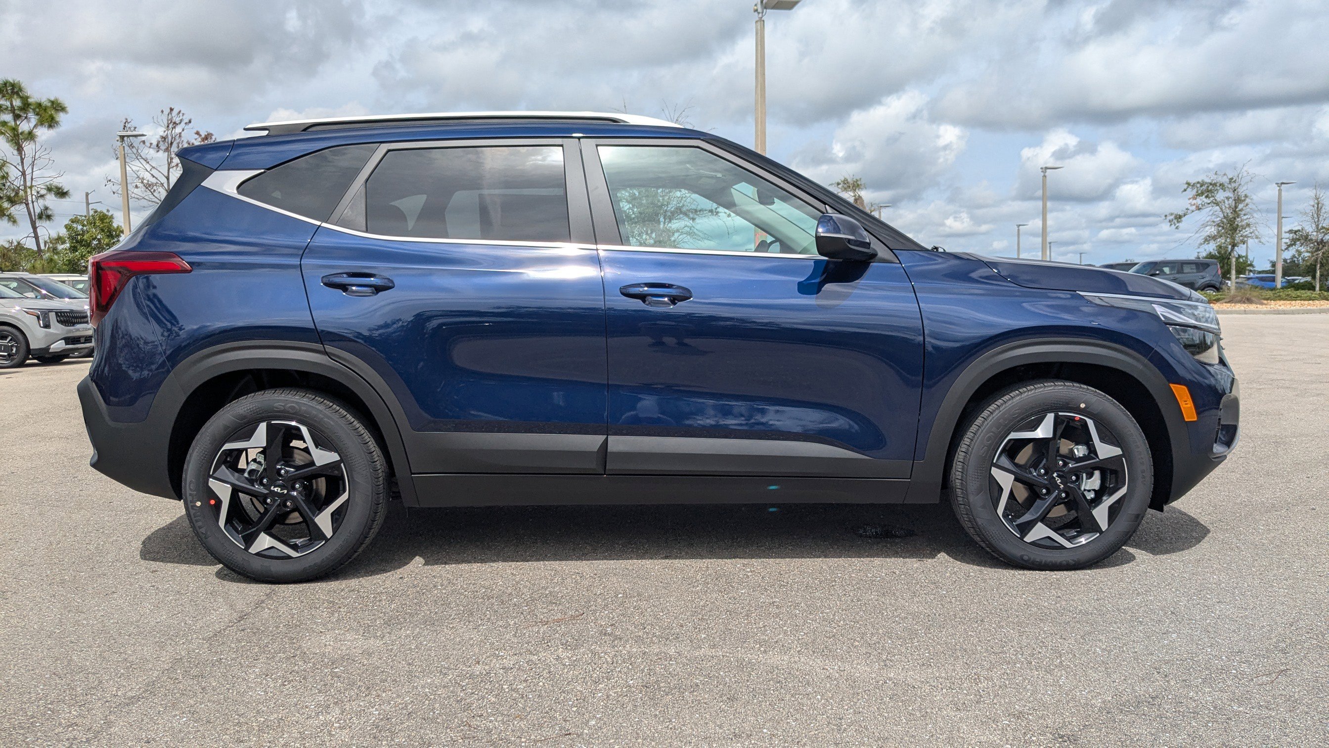 2026 Kia Seltos EX photo 2