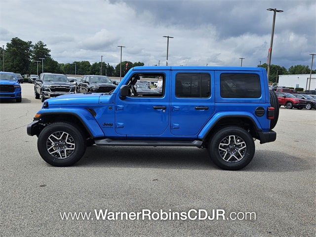 2025 Jeep Wrangler Sahara photo 4