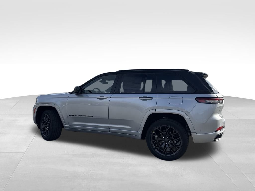 2025 Jeep Grand Cherokee Summit photo 4