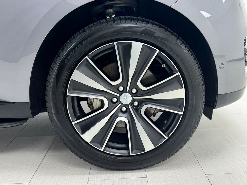 2023 Land Rover Range Rover SE photo 40
