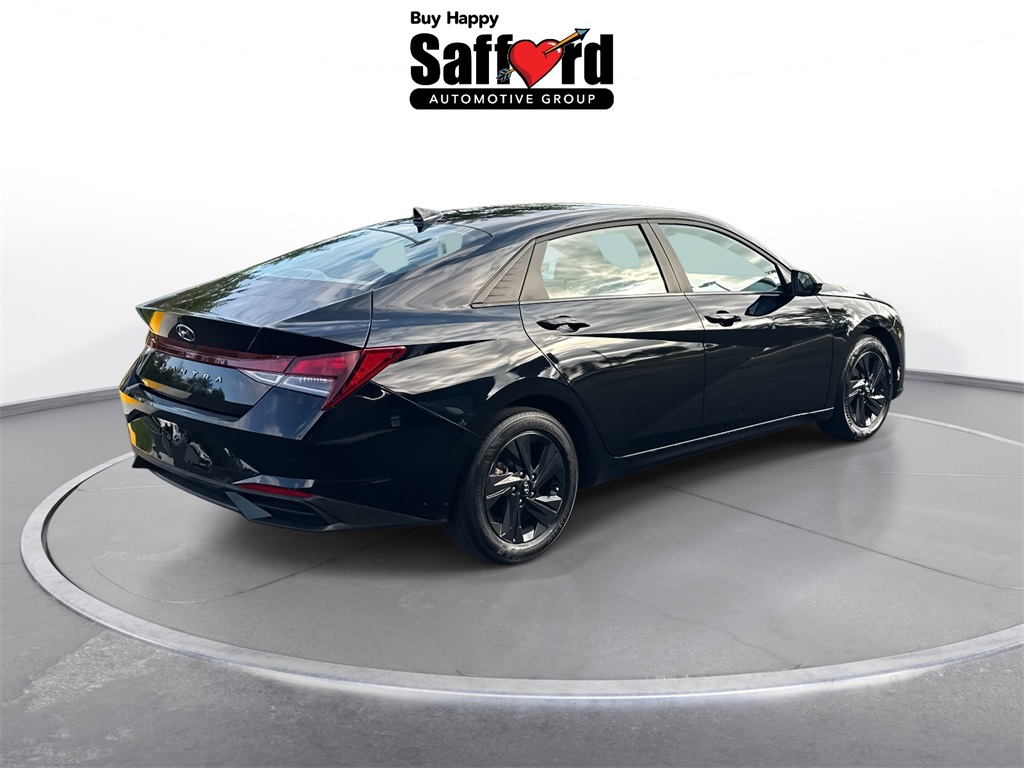 2023 Hyundai Elantra SEL photo 7