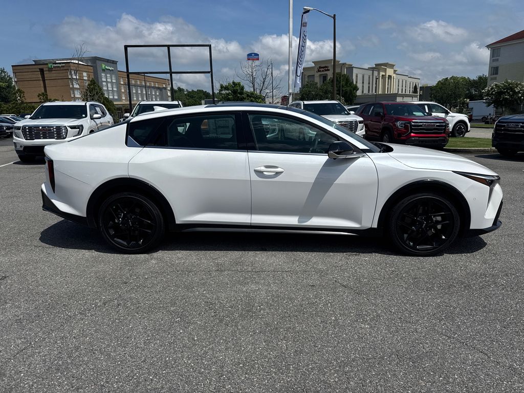 2025 Kia K4 GT-Line Turbo photo 2