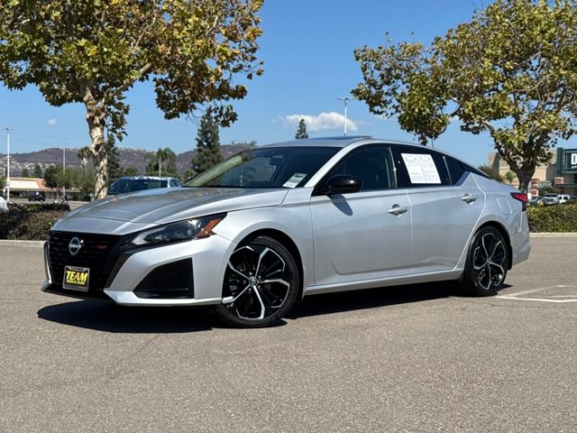 2023 Nissan Altima 2.5 SR photo 2