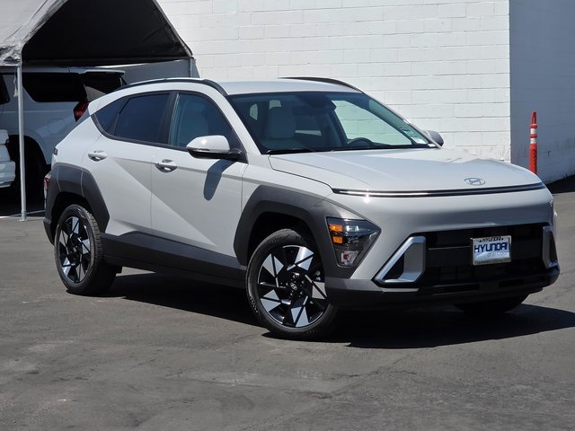 2025 Hyundai Kona SEL photo 2