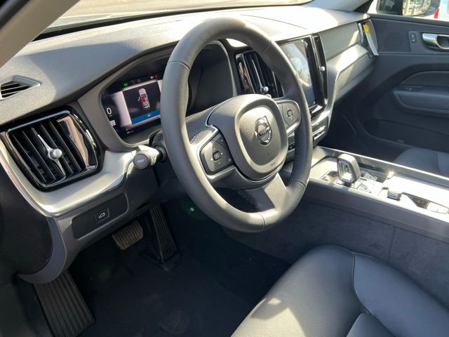 2025 Volvo XC60 B5 Core photo 16