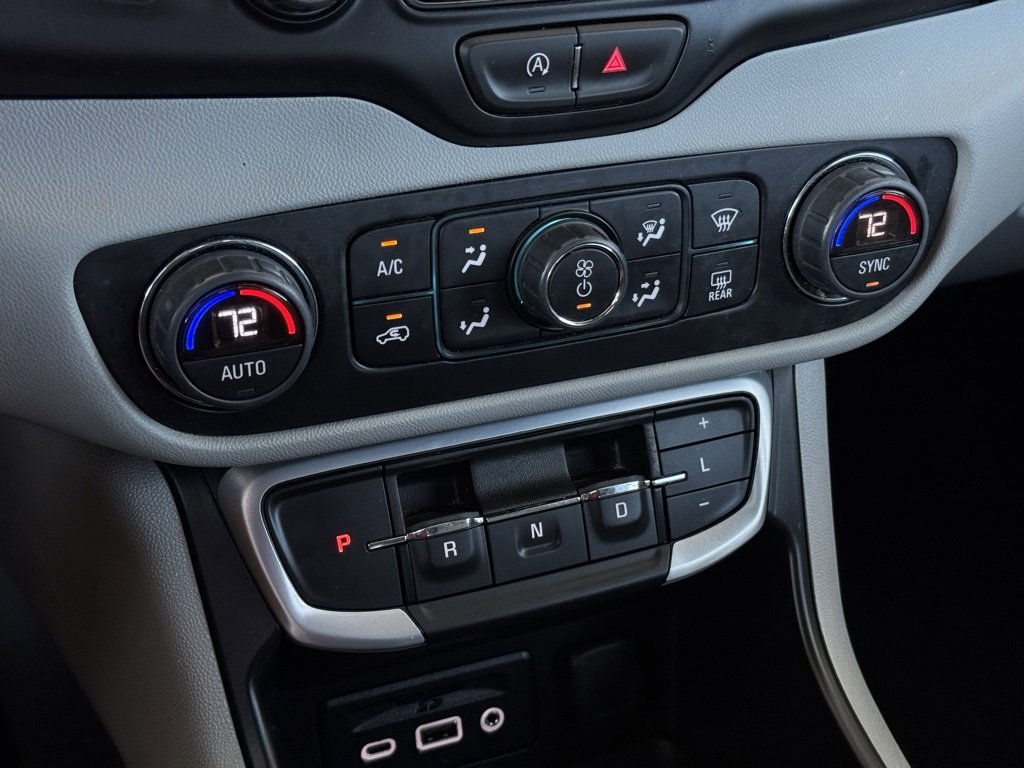 2024 Toyota RAV4 SLT photo 32