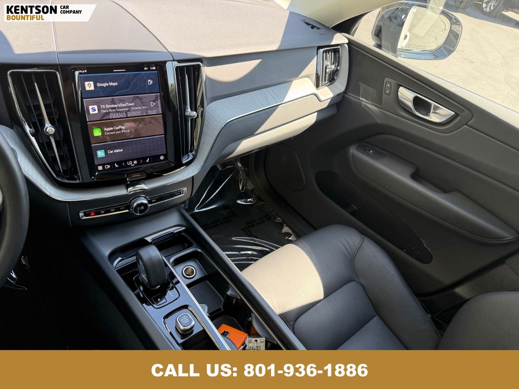 2025 Volvo XC60 B5 Plus photo 23