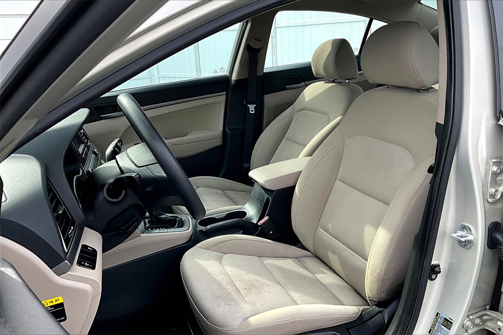 2017 Hyundai Elantra SE photo 10