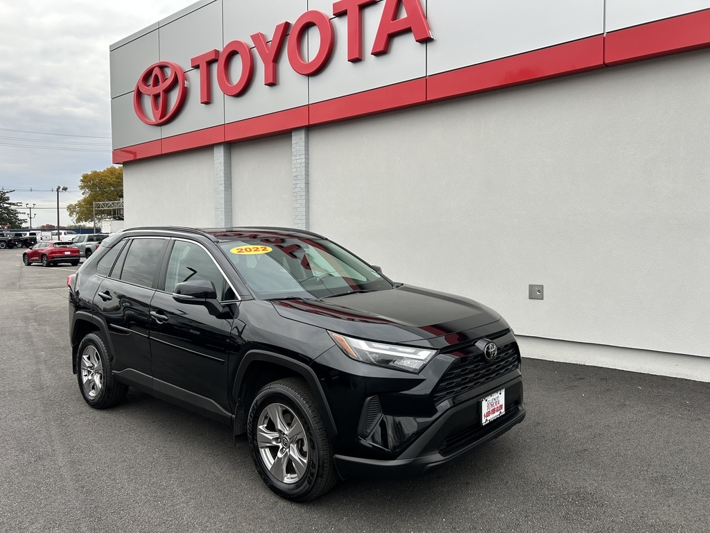 2022 Toyota RAV4 XLE's photo