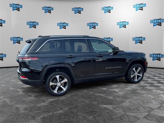 2023 Jeep Cherokee 4xe photo 3