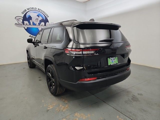 2023 Jeep Grand Cherokee Altitude photo 2