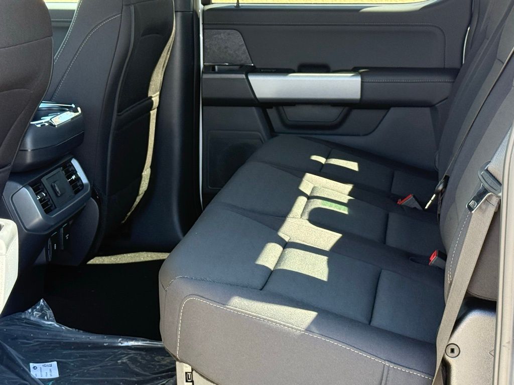 2025 Ford F-150 XLT photo 8