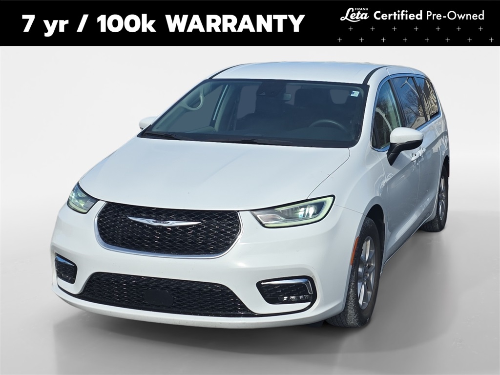 2023 Chrysler Pacifica Touring L's photo