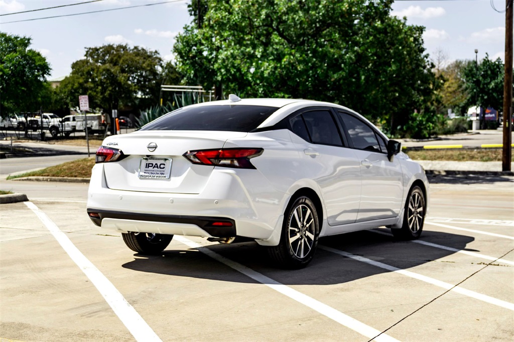 2025 Nissan Versa SV photo 4