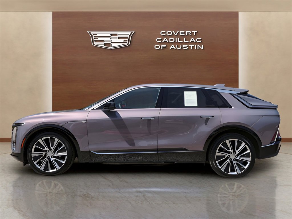 2024 Cadillac Lyriq Luxury photo 2