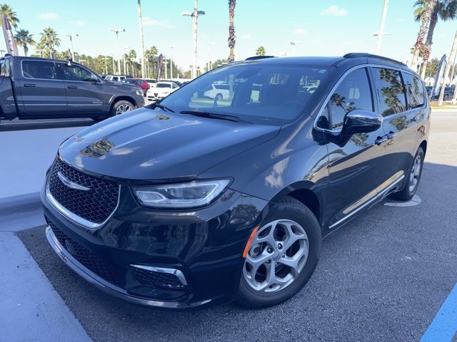 2023 Chrysler Pacifica Limited's photo