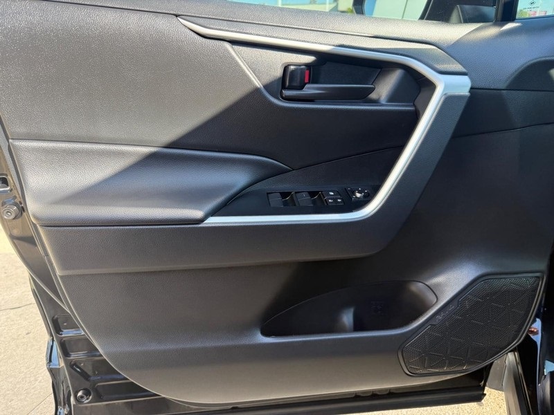 2025 Toyota RAV4 LE photo 18