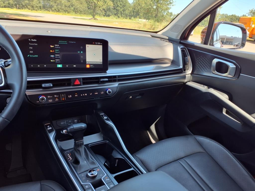 2025 Kia Sorento S photo 23