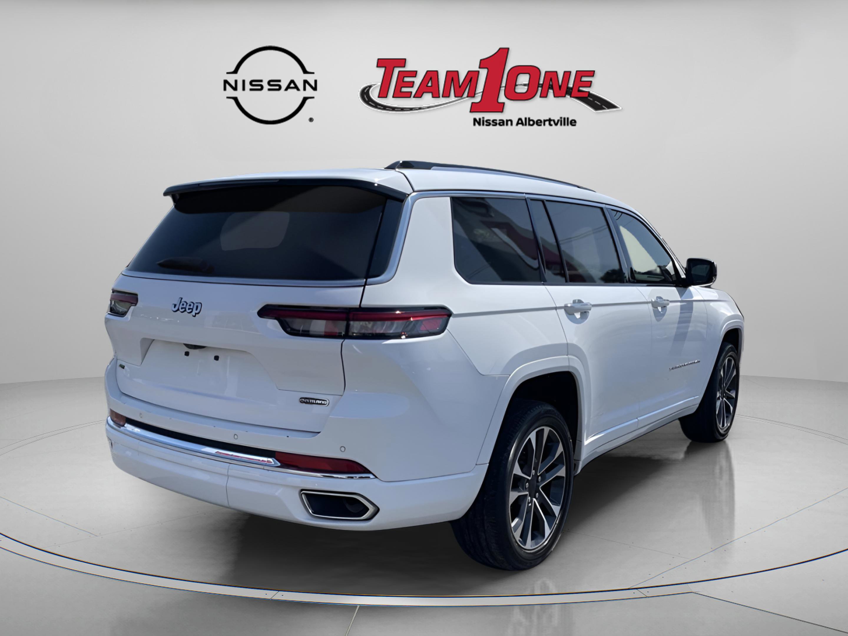 2023 Jeep Grand Cherokee Overland photo 4