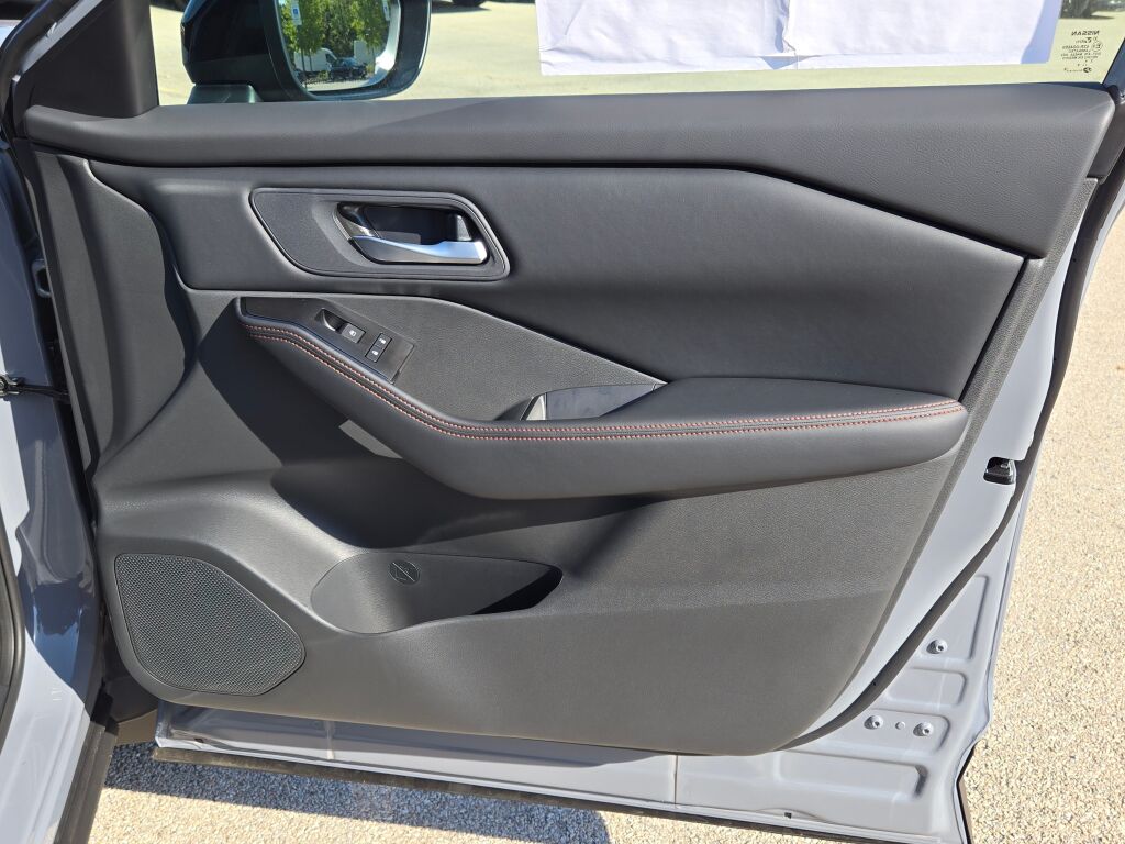 2026 Nissan Rogue SV photo 5