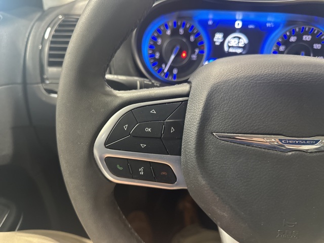 2023 Chrysler 300 Touring photo 25