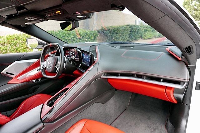 Used 2021 White Chevrolet Stingray image 11