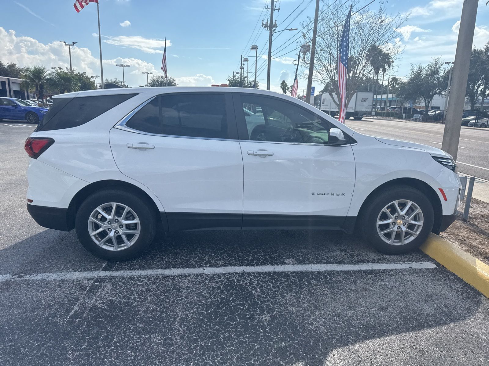 2022 Chevrolet Equinox LT photo 3