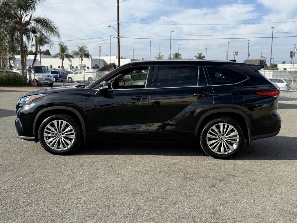 2023 Toyota Highlander Platinum photo 2
