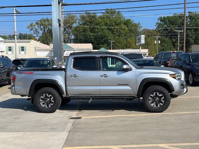 2022 Toyota Tacoma TRD Off-Road photo 3