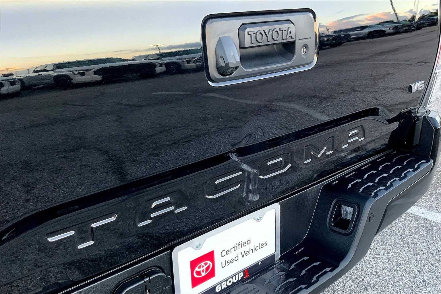 2023 Toyota Tacoma TRD photo 9