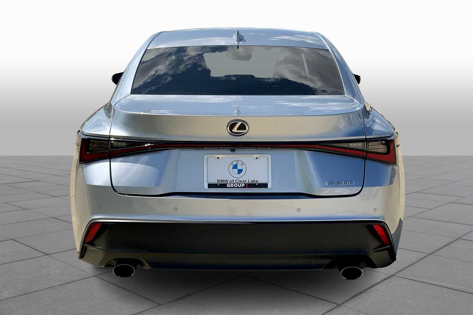 2023 Lexus IS photo 4