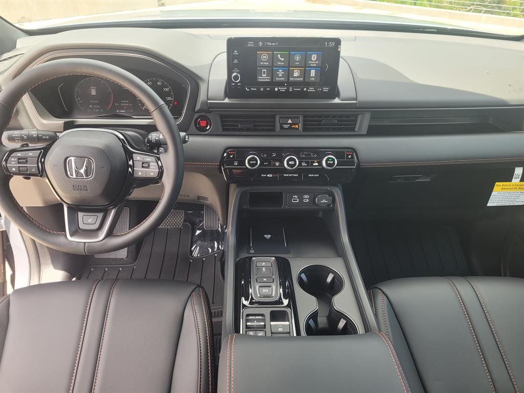 2025 Honda Pilot TrailSport photo 9