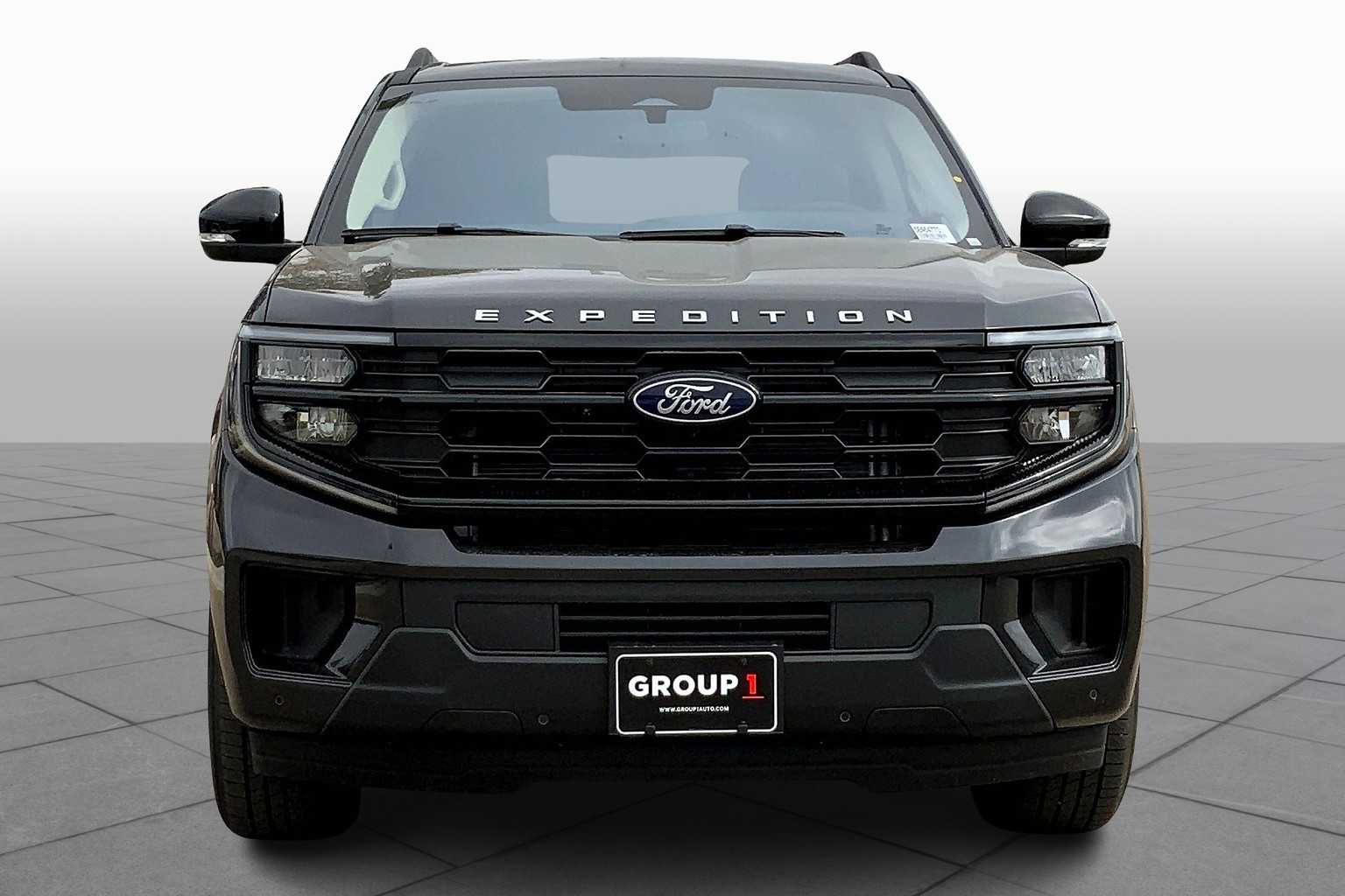 2025 Ford Expedition photo 3