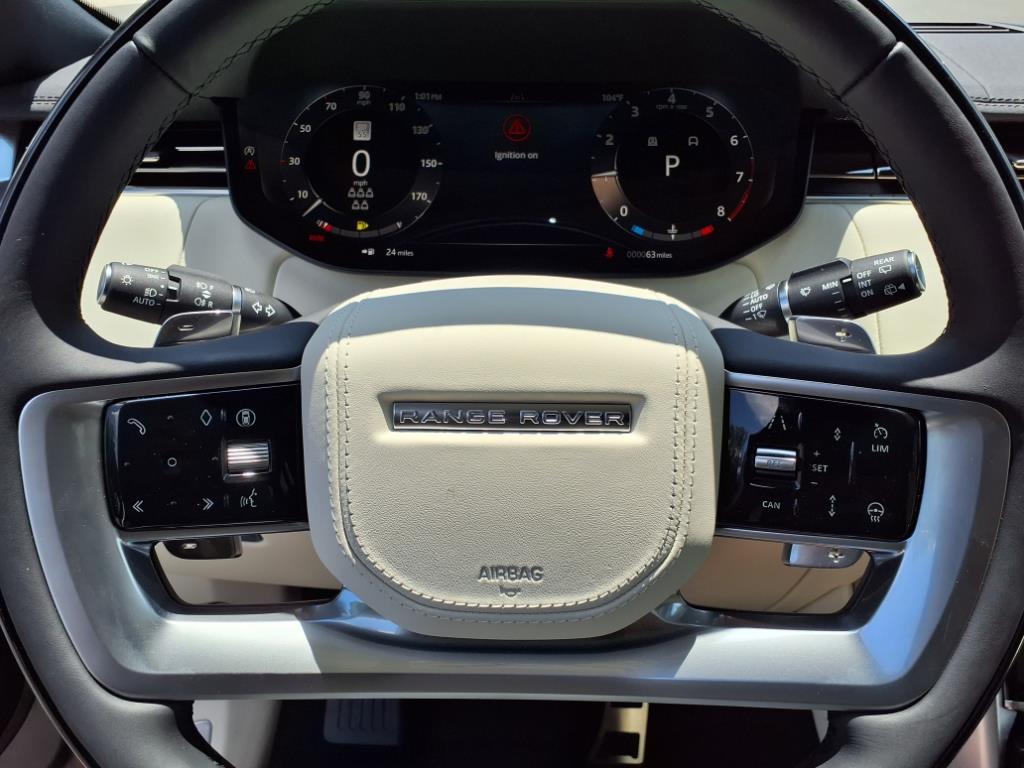 2025 Land Rover Range Rover SE photo 11
