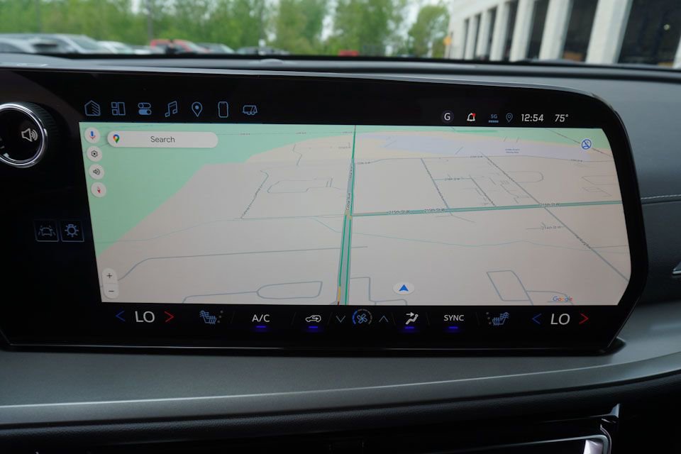 2025 Chevrolet Traverse photo 13