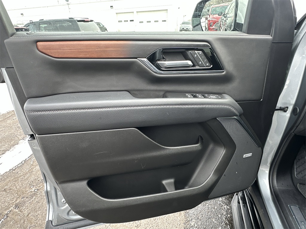 2025 GMC YUKON - Image 18