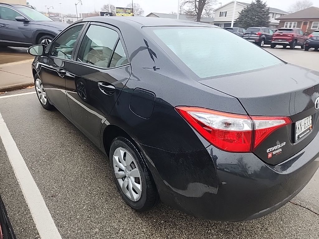 2016 Toyota Corolla LE photo 4