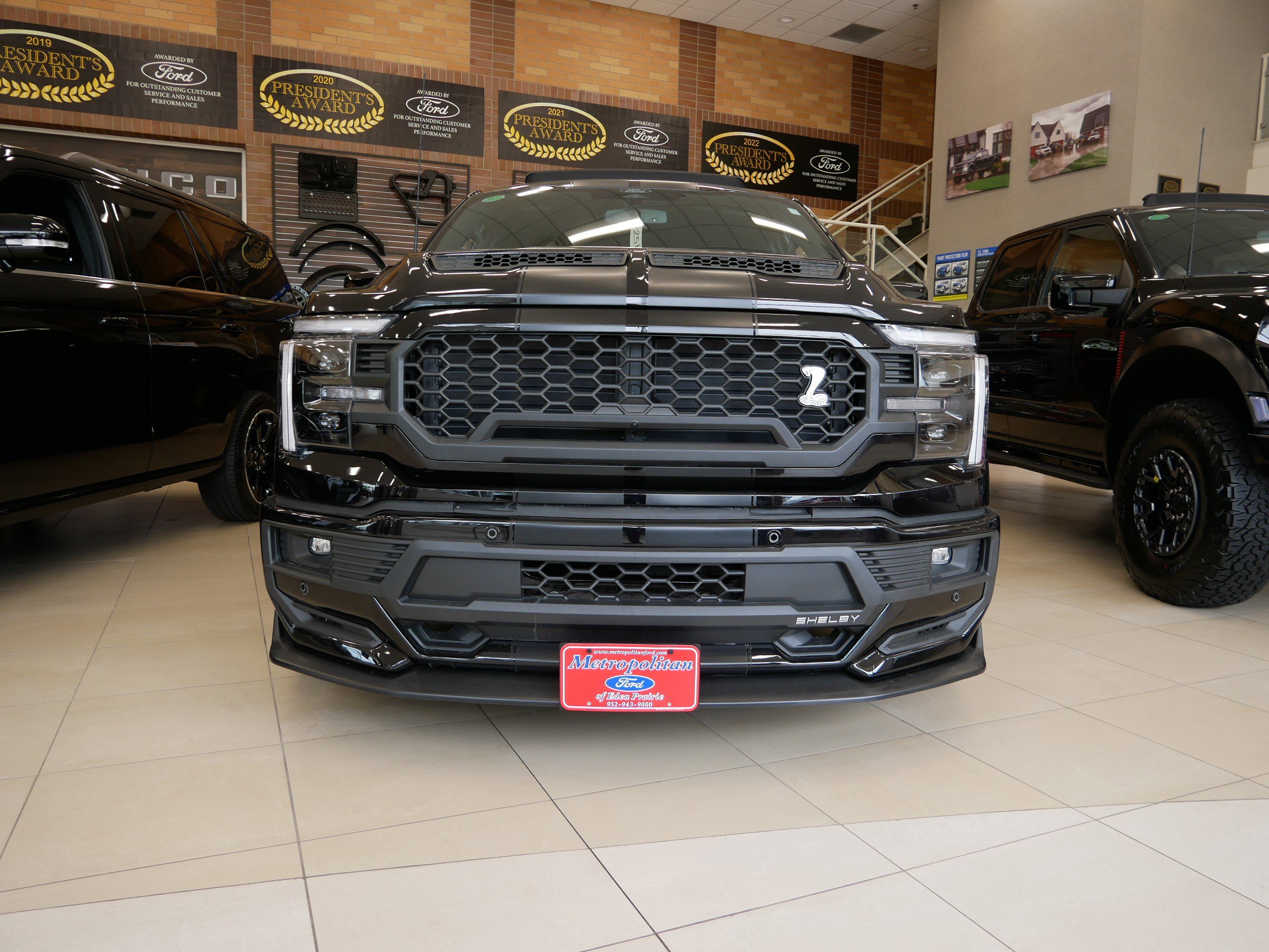 2025 Ford F-150 Lariat photo 2