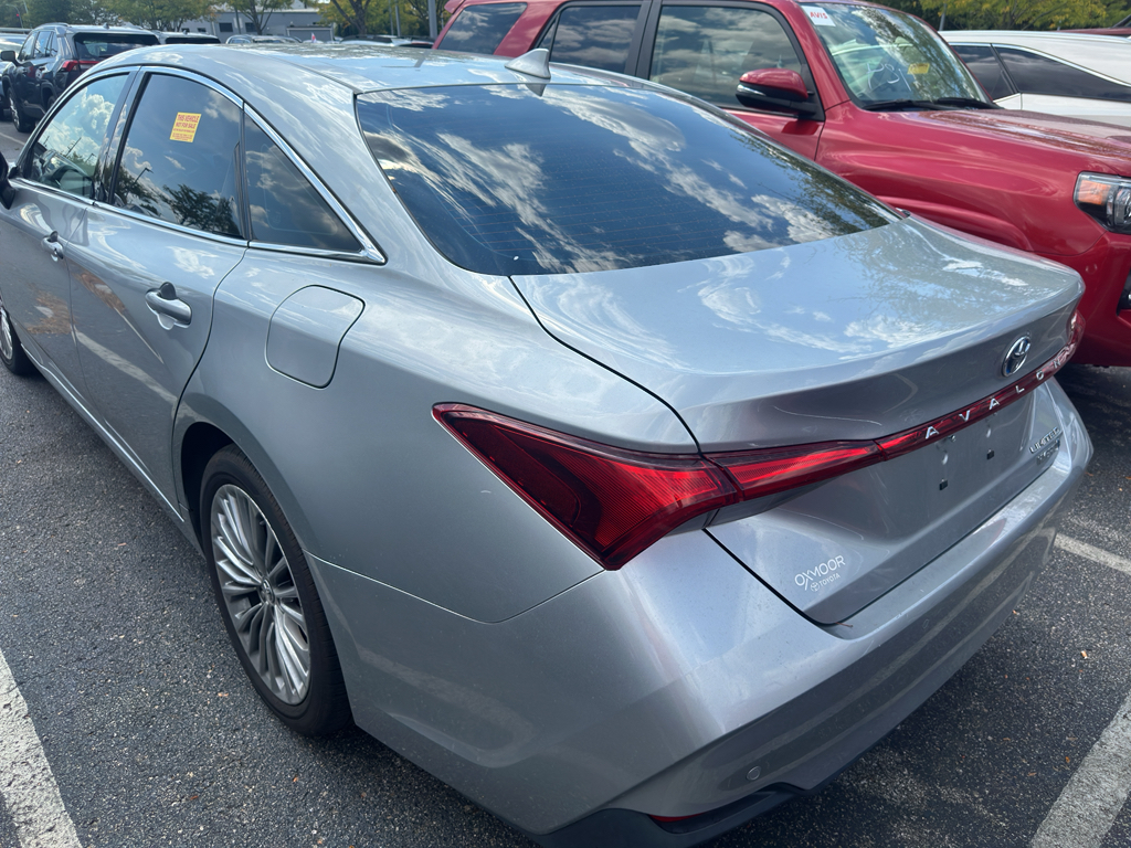 2019 Toyota Avalon Hybrid Limited photo 3
