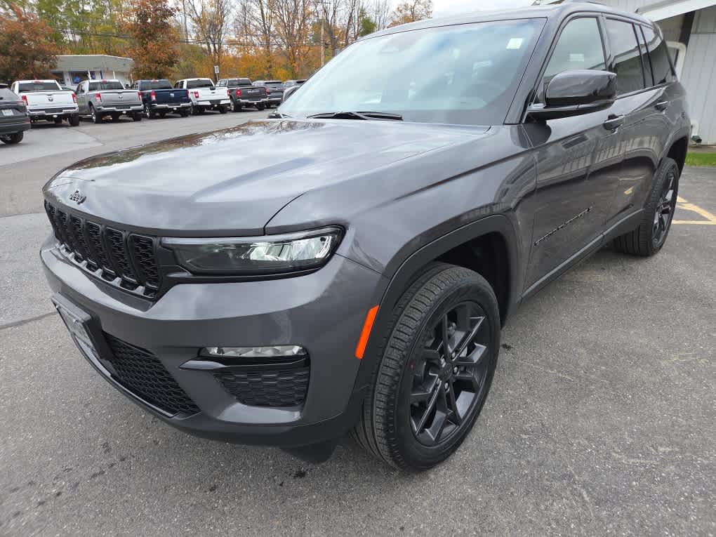 2025 Jeep Grand Cherokee Limited photo 2