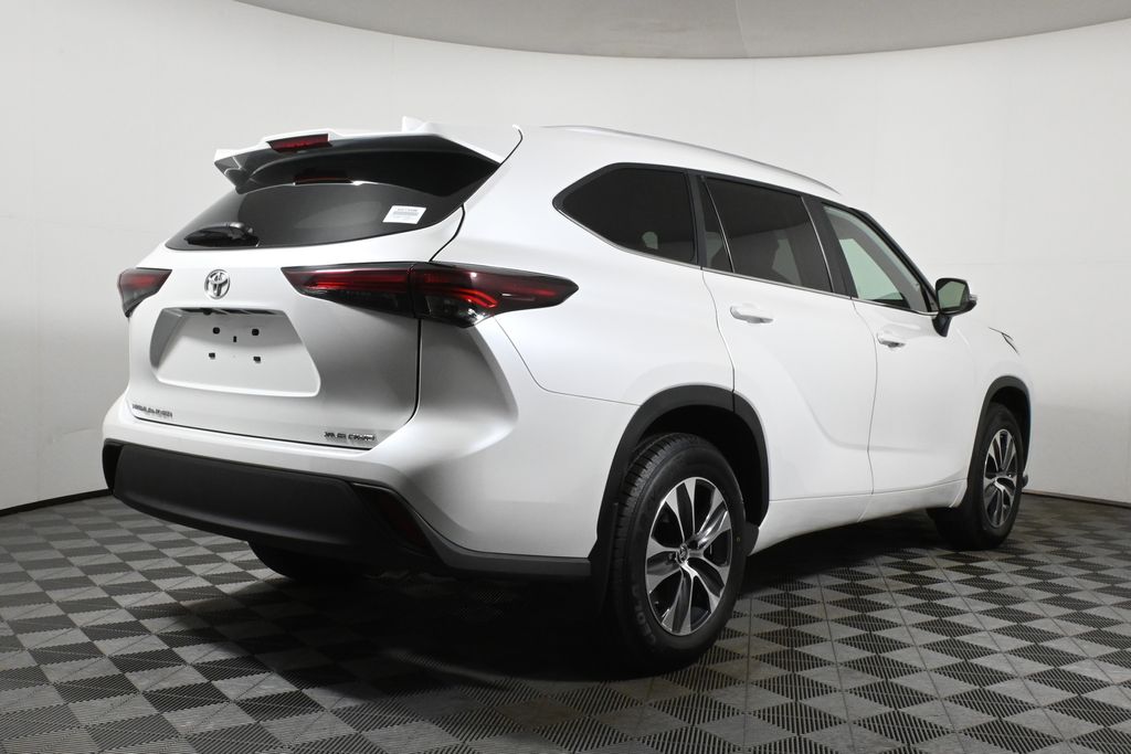 2024 Toyota Highlander XLE photo 7