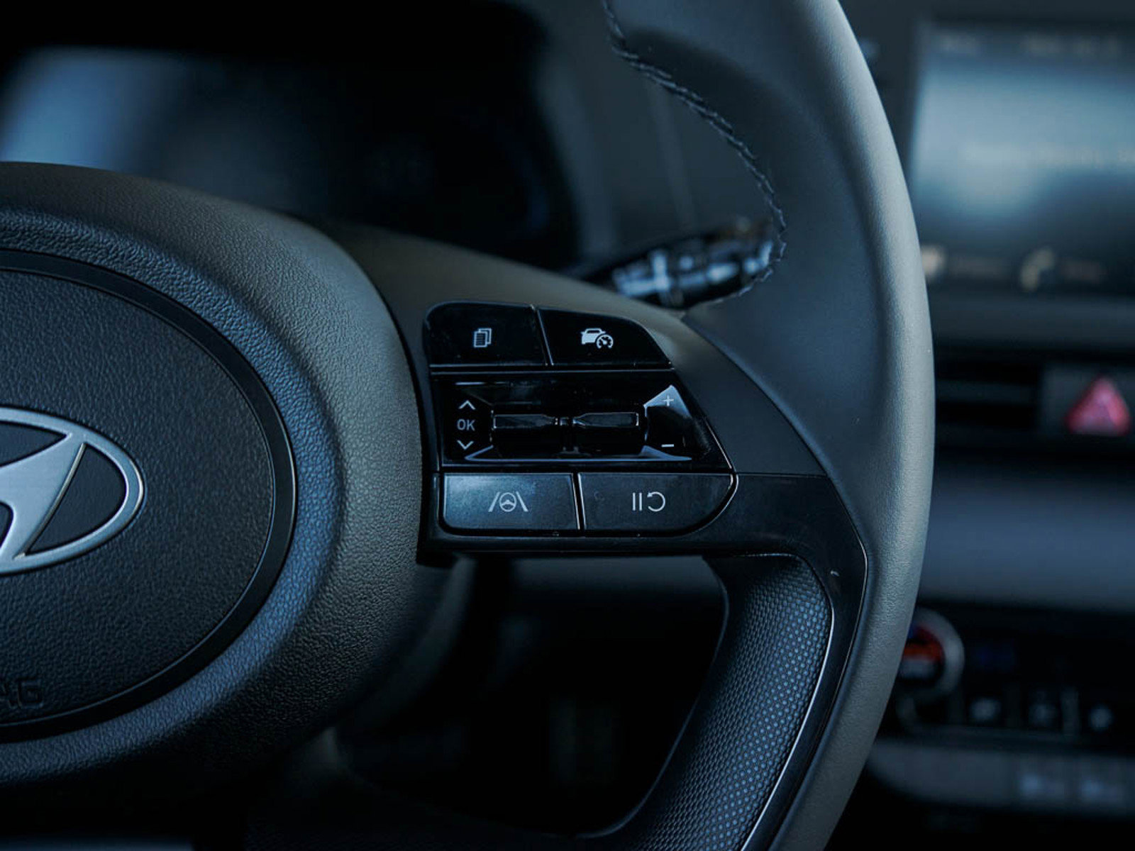2025 Hyundai Elantra SEL Sport photo 17