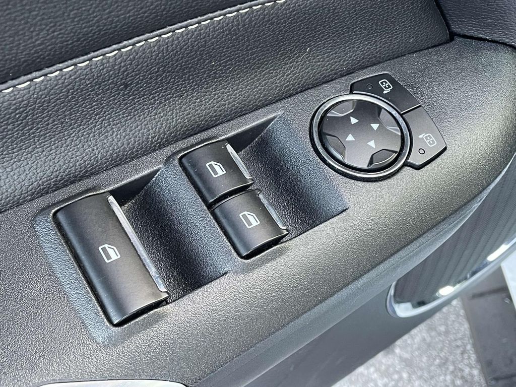 2017 Ford Mustang EcoBoost Premium photo 4