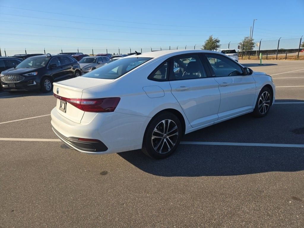 2025 Volkswagen Jetta 1.5T Sport photo 2